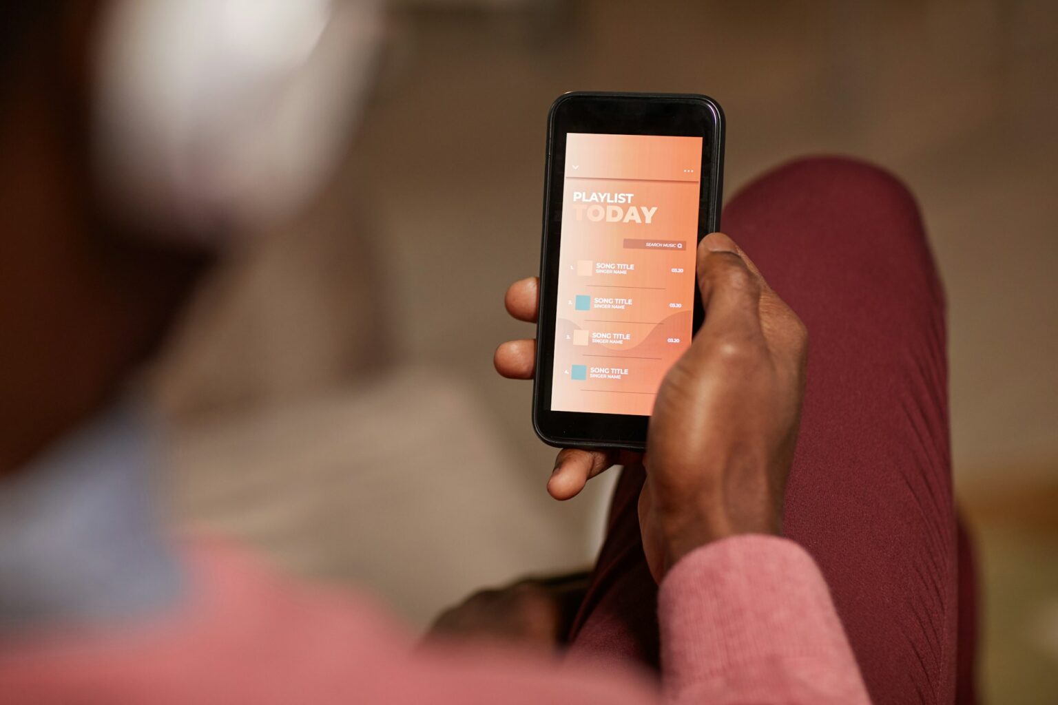 Comment créer la playlist parfaite pour une soirée inoubliable ? Listening to my playlist