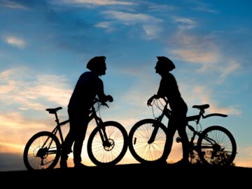 Silhouette of couple on romantic date.