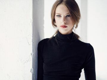 Portrait of luxury brunette woman.