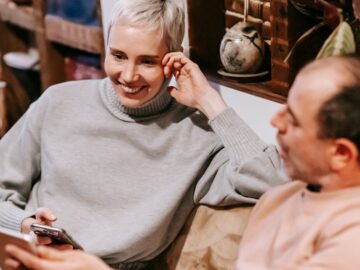 découvrez les dynamiques d'une relation avec un conjoint autoritaire : comment identifier les comportements, les impacts sur le bien-être personnel et des conseils pour rétablir l'équilibre dans votre vie. apprenez à naviguer dans ce type de situation et à retrouver votre autonomie.