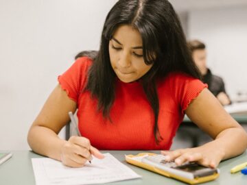 découvrez les enjeux du cheating : ses conséquences, comment l'éviter et les solutions pour promouvoir l'intégrité. explorez les méthodes pour faire face à cette problématique dans le monde académique et professionnel.