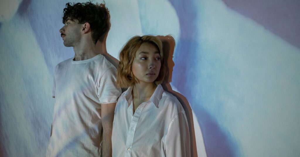 découvrez comment la distance émotionnelle peut influencer vos relations et votre bien-être. apprenez à identifier ses signes, à comprendre ses causes et à retrouver des connexions sincères avec vos proches pour une vie plus épanouissante.