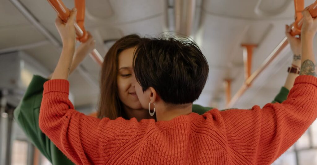 Emojis que les hommes choisissent pour exprimer leur amour découvrez l'univers des emojis d'amour ! explorez notre sélection d'emojis romantique, parfaits pour exprimer vos sentiments et embellir vos messages. que ce soit pour un mot doux ou un clin d'œil amoureux, les emojis sont l'outil idéal pour partager votre affection.