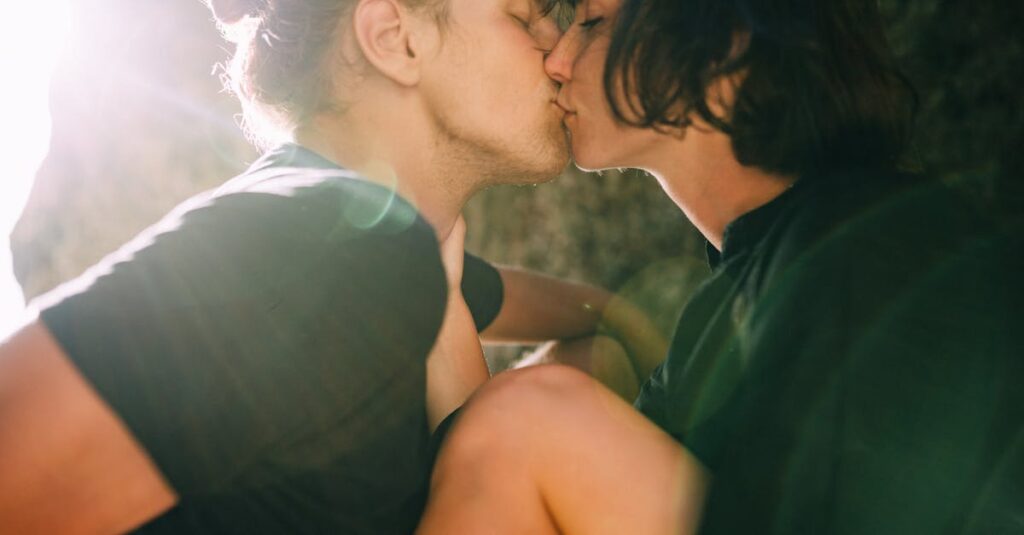 découvrez les signes d'attraction masculine qui peuvent révéler l'intérêt d'un homme à votre égard. apprenez à identifier les indices subtils et à mieux comprendre la dynamique de la séduction.