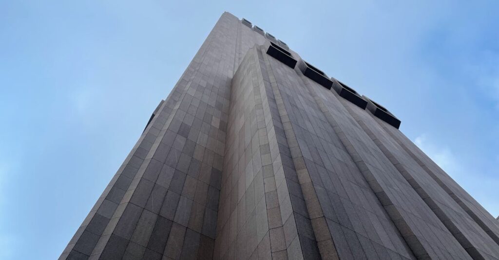 découvrez la nsa, l'agence de sécurité nationale américaine, son histoire, ses missions et son rôle crucial dans la cybersécurité et le renseignement. informez-vous sur ses activités et ses impacts sur la vie privée et la sécurité nationale.