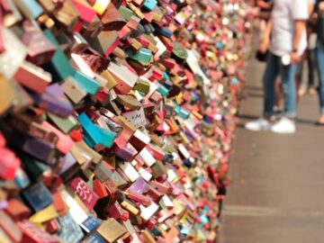 découvrez la magie d'une confession romantique qui fait battre le cœur. plongez dans un monde d'émotions intenses et de déclarations d'amour touchantes. laissez-vous emporter par des histoires d'amour sincères et passionnantes.