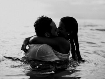 découvrez les jeux sensuels qui éveilleront vos sens et pimenteront vos moments intimes. plongez dans un univers de passion, de flirt et de complicité à travers des expériences ludiques conçues pour renforcer l'intimité et la connexion avec votre partenaire.