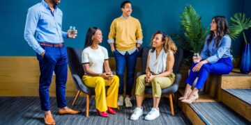 découvrez l'art de la conversation et améliorez vos compétences en communication. explorez des techniques pour engager vos interlocuteurs, partager des idées et créer des échanges enrichissants. apprenez à écouter, à poser les bonnes questions et à exprimer vos pensées avec clarté.