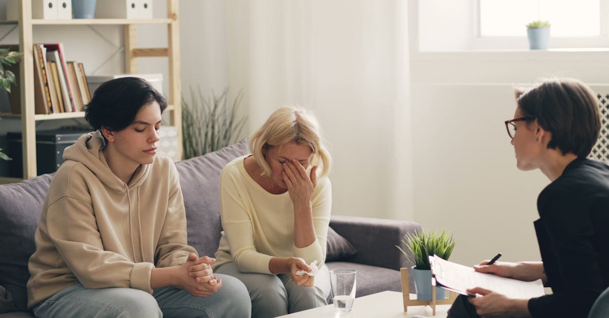découvrez le concept de déficit d'empathie, ses impacts sur les relations interpersonnelles et les sociétés, ainsi que des stratégies pour développer cette compétence essentielle à la vie en communauté.