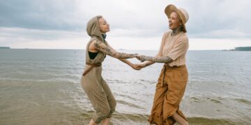 découvrez les dernières tendances de la mode lesbiens ! inspirez-vous de styles audacieux, colorés et authentiques qui célèbrent la diversité. explorez des vêtements qui reflètent votre personnalité et affirmez votre identité avec élégance.