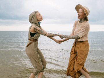 découvrez les dernières tendances de la mode lesbiens ! inspirez-vous de styles audacieux, colorés et authentiques qui célèbrent la diversité. explorez des vêtements qui reflètent votre personnalité et affirmez votre identité avec élégance.