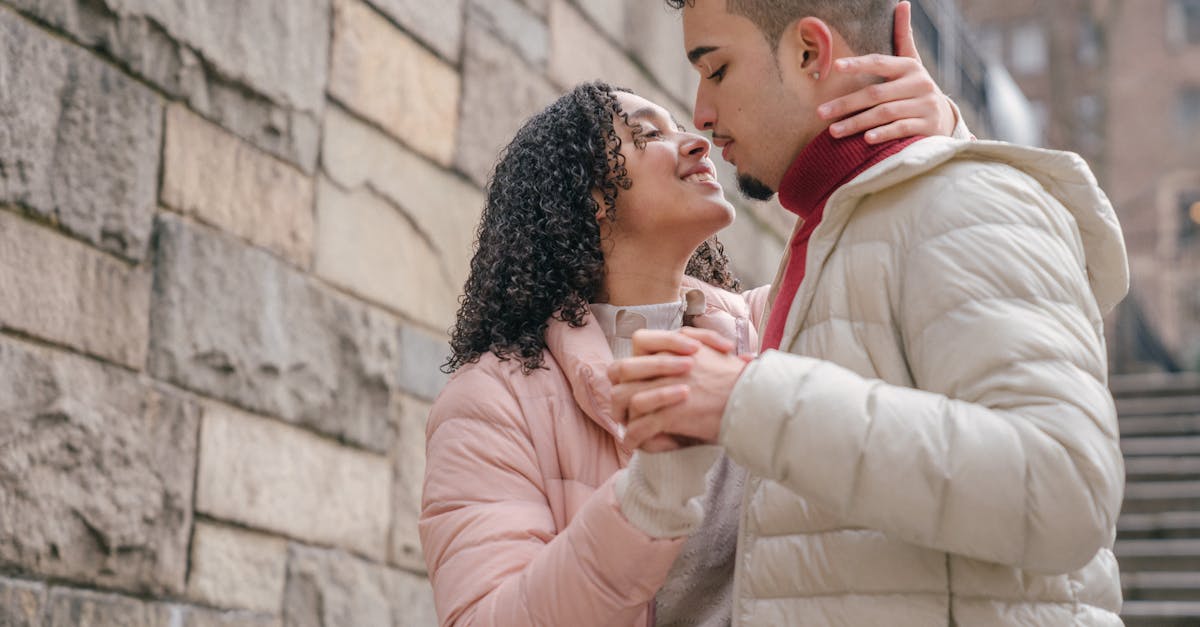découvrez l'essence du véritable amour avec 'soulmate'. explorez les connexions profondes et le lien unique qui unissent les âmes sœurs. plongez dans un voyage émotionnel à la recherche de celle ou celui qui complète votre existence, tout en célébrant la magie et la beauté des relations authentiques.