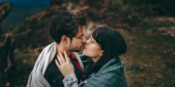 découvrez le concept de l'âme sœur, un lien unique et profond entre deux personnes destinées à se rencontrer. explorez les signes, les histoires et les conseils pour reconnaître et nourrir cette connexion exceptionnelle.