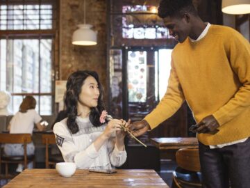 tinder est l'application de rencontre révolutionnaire qui vous permet de rencontrer des personnes dans votre région en glissant simplement vers la droite ou vers la gauche. que vous cherchiez l'amour, des amis ou des aventures, tinder simplifie les rencontres modernes grâce à une interface intuitive et des fonctionnalités innovantes.