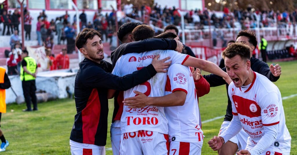 découvrez le phénomène du comeback : un retour en force qui redéfinit les tendances actuelles, mêlant nostalgie et innovations. explorez les récits inspirants de ceux qui renaissent de leurs cendres et redécouvrez les classiques sous un nouveau jour.