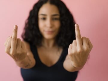 découvrez les différentes facettes du manque de respect dans nos interactions quotidiennes. ce guide explore les causes, les conséquences et propose des solutions pour favoriser le respect mutuel et améliorer nos relations.