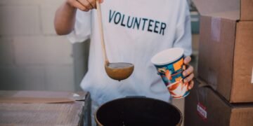 découvrez le concept d'altruisme, cette philosophie qui encourage l'empathie et l'aide désintéressée envers autrui. apprenez comment des actions altruistes peuvent transformer des vies et renforcer les liens sociaux. explorez les bienfaits de l'altruisme sur le bien-être individuel et collectif.