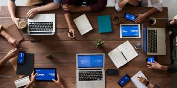 découvrez les clés d'une communication efficace : astuces, stratégies et outils pour améliorer vos échanges interpersonnels et professionnels. explorez l'art de bien communiquer pour renforcer vos relations et atteindre vos objectifs.
