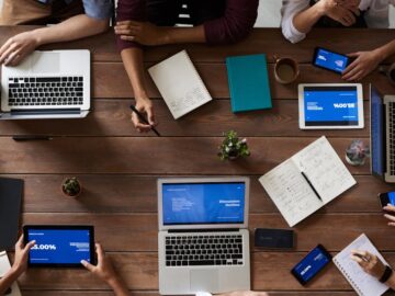 découvrez les clés d'une communication efficace : astuces, stratégies et outils pour améliorer vos échanges interpersonnels et professionnels. explorez l'art de bien communiquer pour renforcer vos relations et atteindre vos objectifs.