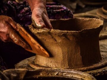 découvrez l'art du savoir-faire artisanal, où tradition et innovation se rencontrent pour créer des pièces uniques et de qualité exceptionnelle. plongez dans l'univers du craftsmanship, où chaque détail compte et chaque création raconte une histoire.