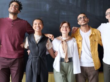 découvrez la richesse de la diversité, un atout précieux pour notre société. explorez les différentes cultures, idées et perspectives qui nous unissent et enrichissent notre expérience humaine. engagez-vous pour un monde inclusif où chaque voix compte.