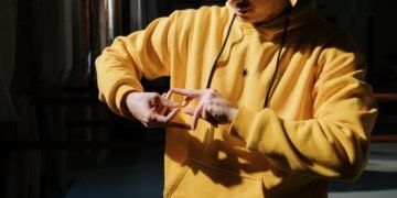 découvrez le concept d'embodiment, une approche qui relie le corps et l'esprit pour enrichir notre expérience de la vie quotidienne. explorez les pratiques et techniques qui favorisent une meilleure connexion avec soi-même et un bien-être holistique.