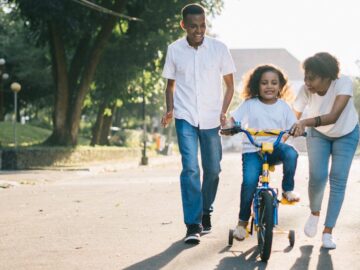 découvrez des conseils, des activités et des ressources pour renforcer les liens familiaux et profiter de moments inoubliables ensemble. créez un environnement d'amour et de soutien au sein de votre famille.