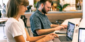 découvrez le monde du freelance : travaillez de manière autonome, choisissez vos projets et boostez votre carrière tout en profitant d'une flexibilité inégalée.