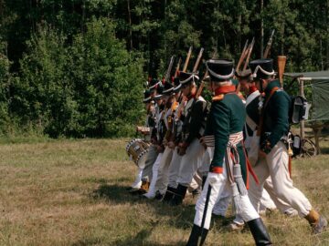 découvrez l'éducation historique : une exploration des méthodes d'enseignement à travers les âges, des événements marquants et des figures emblématiques qui ont façonné notre compréhension du passé. apprenez comment l'histoire impacte les systèmes éducatifs modernes et l'importance de transmettre les leçons du passé aux générations futures.