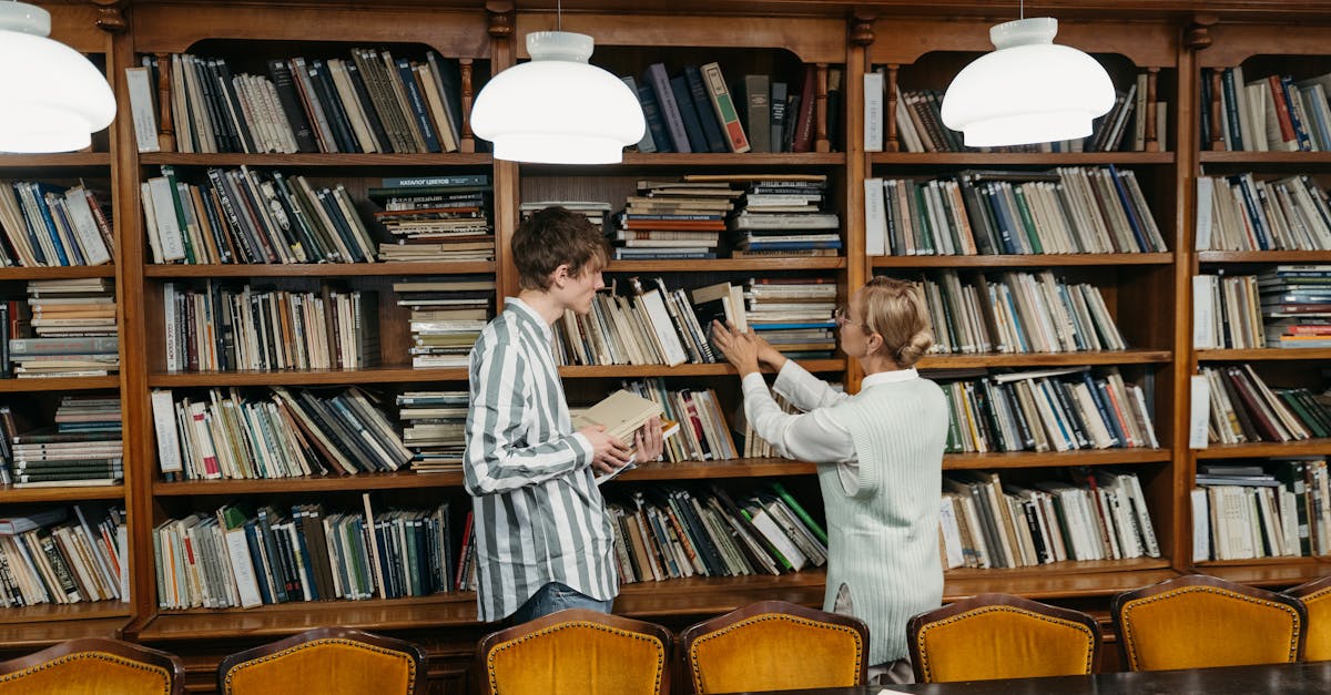 découvrez des discussions littéraires passionnantes qui explorent les thèmes, les personnages et les styles des œuvres classiques et contemporaines. rejoignez notre communauté de passionnés pour échanger des idées et enrichir votre compréhension de la littérature.