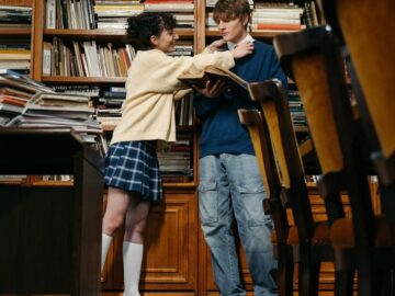 découvrez des discussions littéraires fascinantes autour des œuvres classiques et contemporaines. explorez des analyses approfondies, des critiques éclairées et des échanges passionnants sur la littérature.