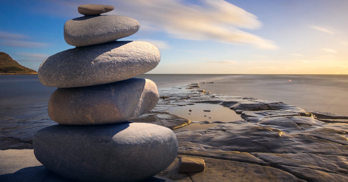découvrez les bienfaits de la méditation, une pratique ancestrale qui favorise la relaxation, la concentration et le bien-être mental. apprenez des techniques variées pour intégrer la méditation dans votre quotidien et atteindre un équilibre intérieur.
