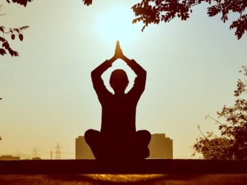 découvrez l'art de la mindfulness, une pratique qui vous aide à vivre l'instant présent, réduire le stress et améliorer votre bien-être mental. apprenez des techniques simples pour intégrer la pleine conscience dans votre quotidien et transformer votre vie.
