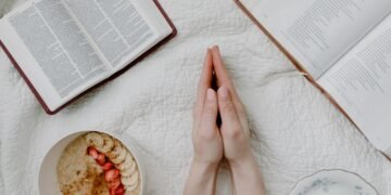 découvrez les rituels apaisants et enrichissants qui transforment votre quotidien en une expérience pleine de sens. plongez dans un univers où chaque moment est sacralisé, et apprenez comment intégrer ces pratiques bienfaisantes dans votre vie.