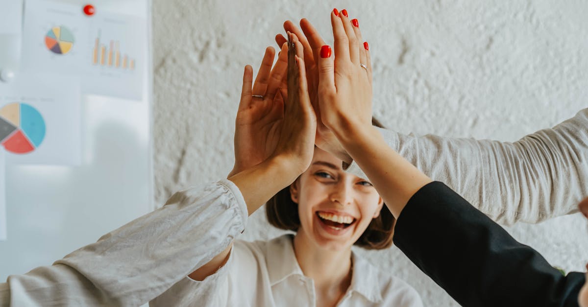 découvrez l'importance de l'esprit d'équipe dans la réussite collective. apprenez comment renforcer la cohésion, inspirer confiance et atteindre vos objectifs ensemble. qu'il s'agisse d'un projet professionnel ou d'activités sportives, l'esprit d'équipe est essentiel pour surmonter les défis et célébrer les succès.
