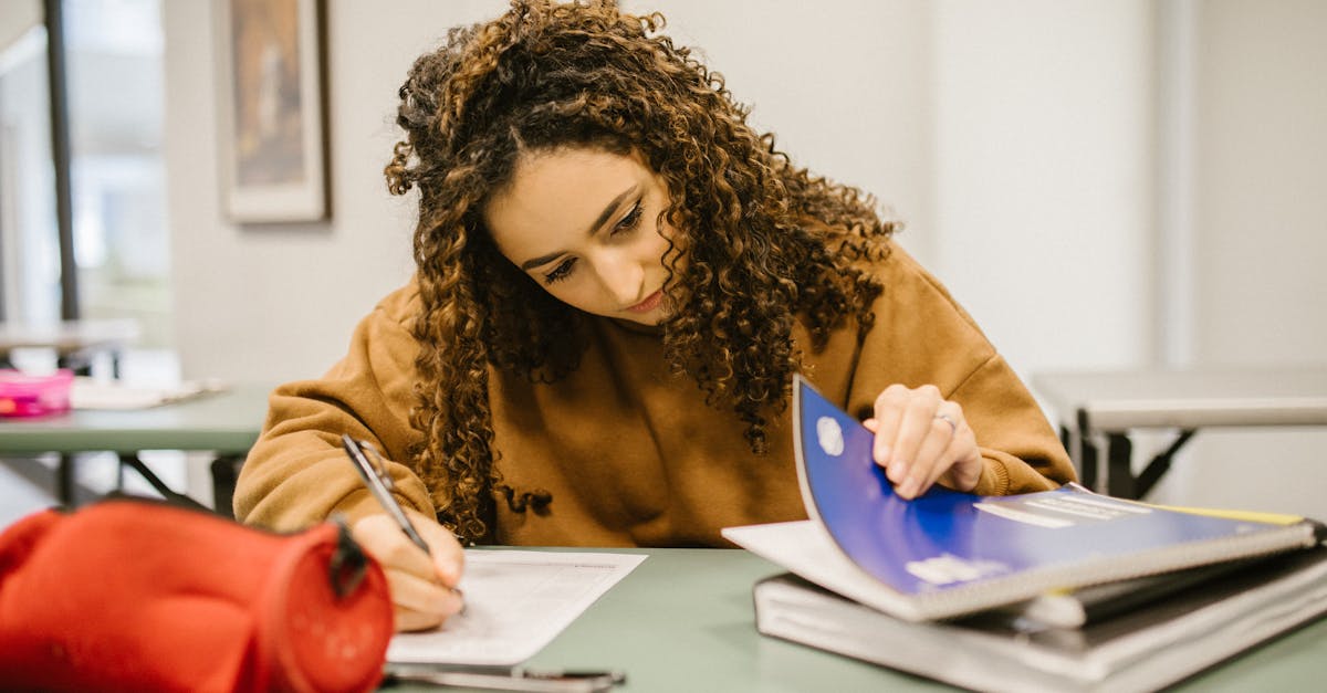 découvrez les différentes formes de tricherie, leurs conséquences et comment les prévenir dans divers domaines, que ce soit à l'école, au travail ou dans les relations personnelles.