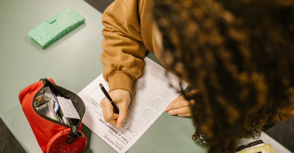 découvrez tout ce qu’il faut savoir sur la tricherie : définitions, causes, conséquences et conseils pour y faire face dans différents contextes comme l’école, le travail ou les relations.