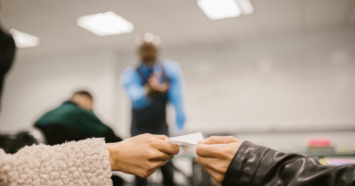 découvrez la signification du terme 'cheating', ses différentes formes, ses conséquences, et comment il impacte les relations personnelles, professionnelles et académiques.