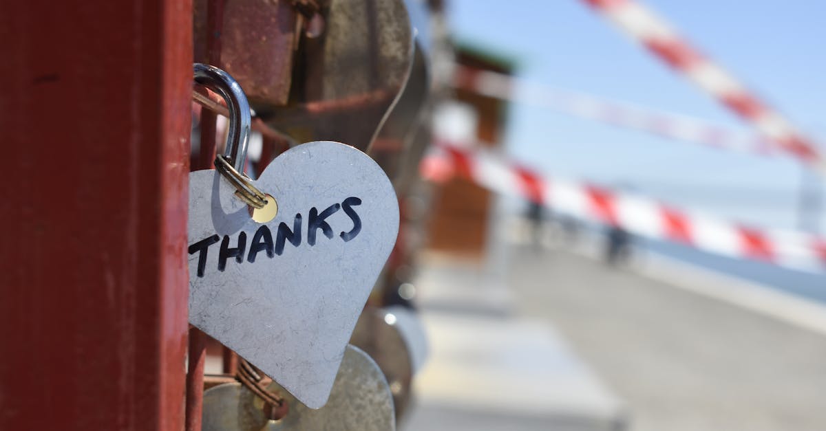 découvrez le sens profond et l'émotion sincère du mot 'heartfelt' en français. apprenez comment exprimer des sentiments authentiques et touchants dans vos messages et conversations.