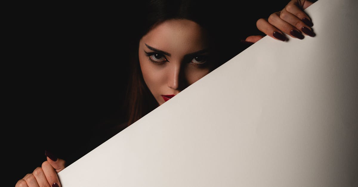 découvrez les secrets de la séduction : conseils, astuces et techniques pour développer votre charme, créer des connexions authentiques et réussir vos rencontres amoureuses.