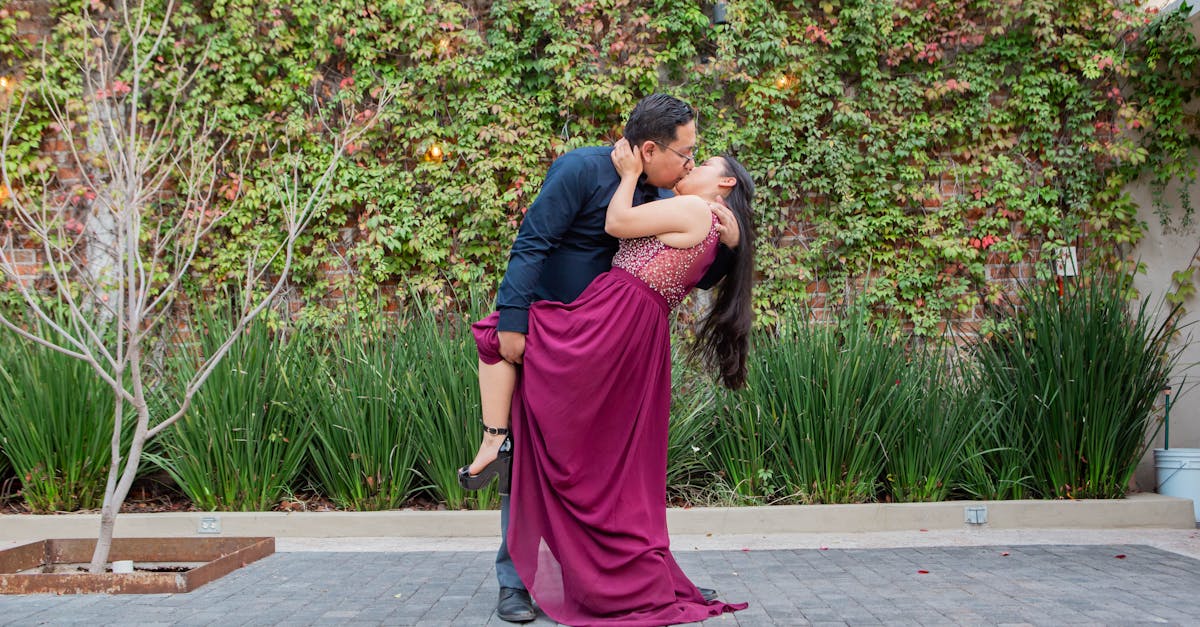 découvrez les complexités des relations ambiguës, où les émotions et les intentions restent floues, explorant les zones grises des connexions humaines.