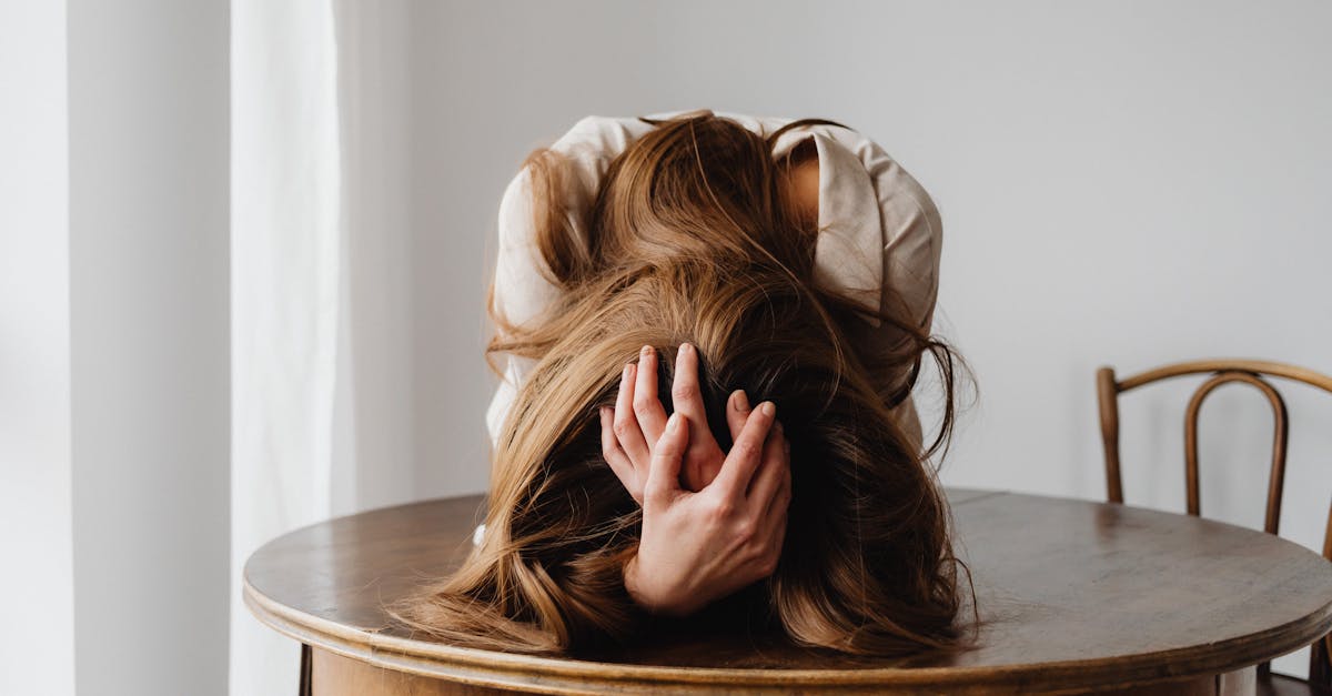 découvrez les mécanismes psychologiques derrière une rupture amoureuse pour mieux comprendre et surmonter cette étape difficile.