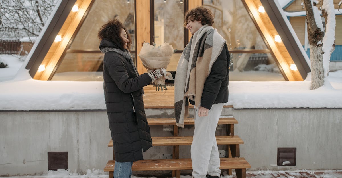 découvrez les différentes étapes du courtship, une période essentielle de séduction et de rapprochement entre deux personnes avant une relation amoureuse.