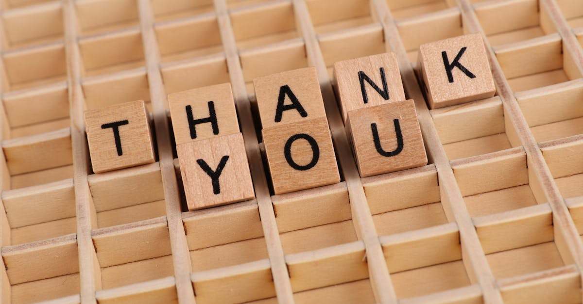 découvrez les signes qui montrent qu'une personne est intéressée par vous et comment les reconnaître pour mieux comprendre ses sentiments.