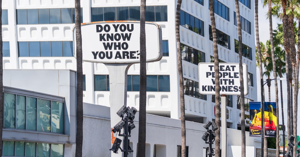 découvrez les signes qui montrent que quelqu'un vous aime vraiment. apprenez à reconnaître les gestes et comportements révélateurs de ses sentiments.