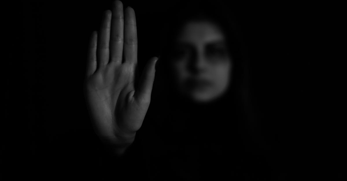 découvrez le pouvoir des signaux silencieux et comment ils influencent la communication non verbale dans notre quotidien.