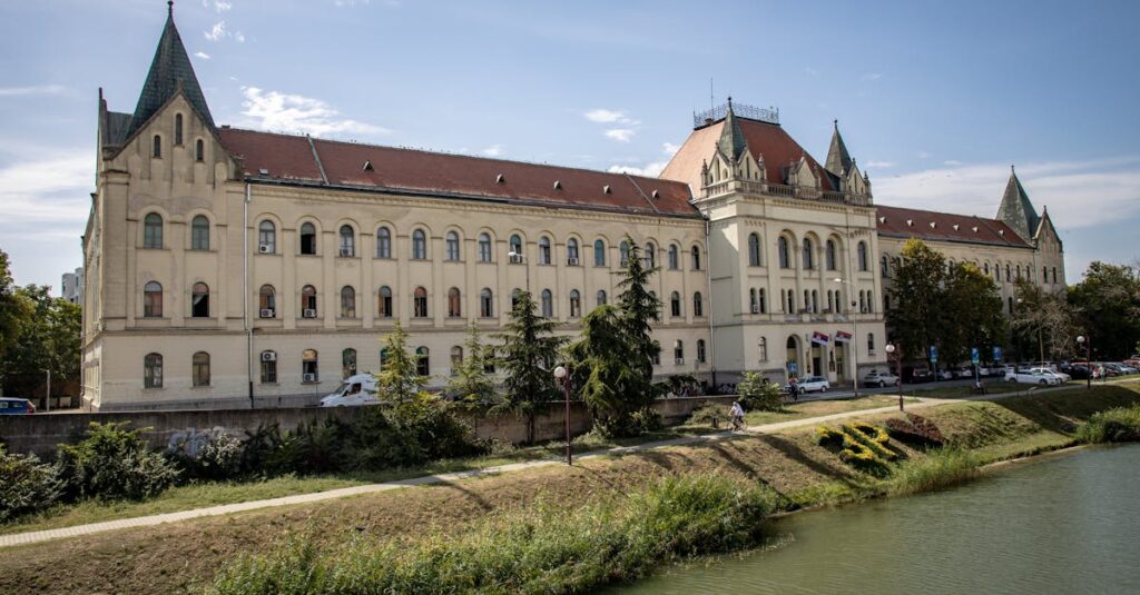 découvrez la loi d'attraction, ses principes et comment l'utiliser pour attirer le positif dans votre vie. transformez vos pensées en réalité grâce à des techniques éprouvées.