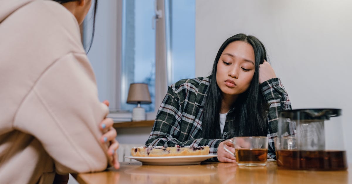 découvrez comment gérer le contact avec un ex après une rupture, avec des conseils pour retrouver votre sérénité et avancer sereinement.