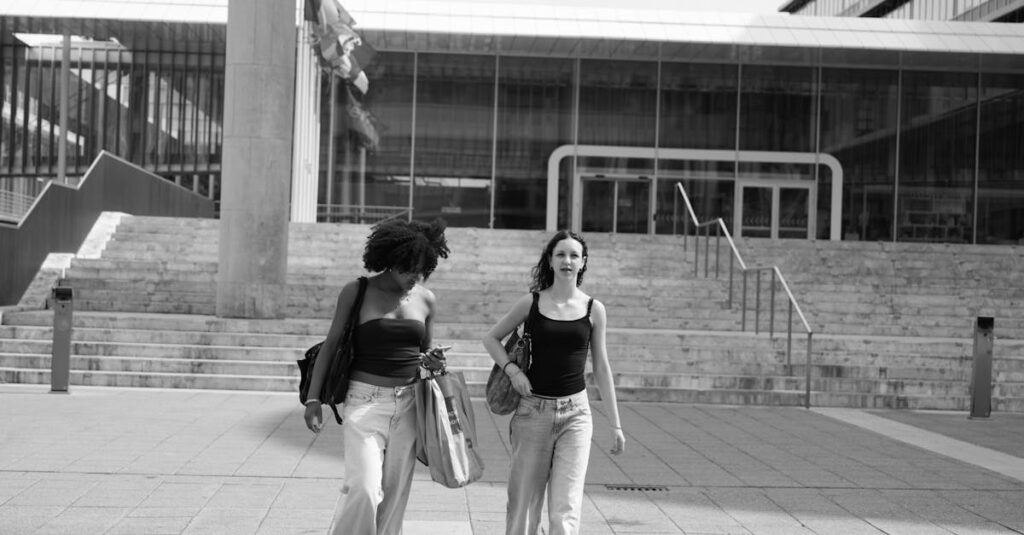 découvrez l'évolution complexe des relations passées avec 'ex-friendship', une exploration profonde des amitiés perdues et des souvenirs partagés.