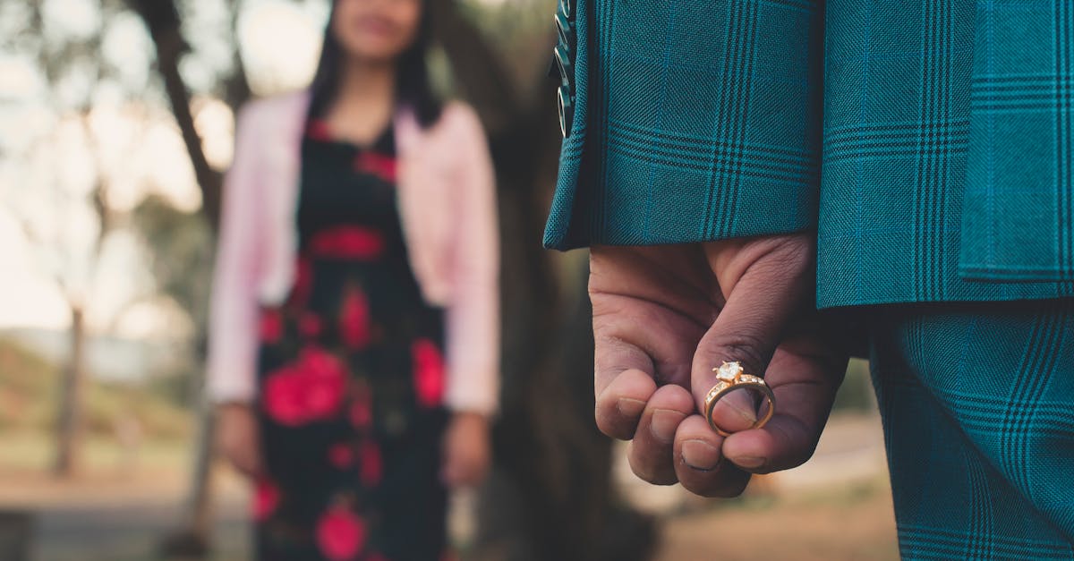 découvrez comment comprendre et gérer les intentions dans les relations passées pour avancer sereinement et retrouver l'équilibre émotionnel.